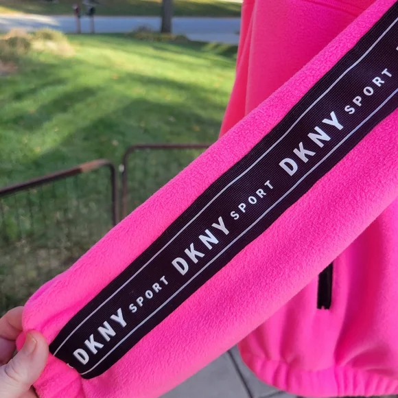 💥💥💥SALE 💥💥💥NWOT DKNY Sport Hot Pink Fleece Jacket W/Logo Tape Sleeves-3X - Picture 4 of 11